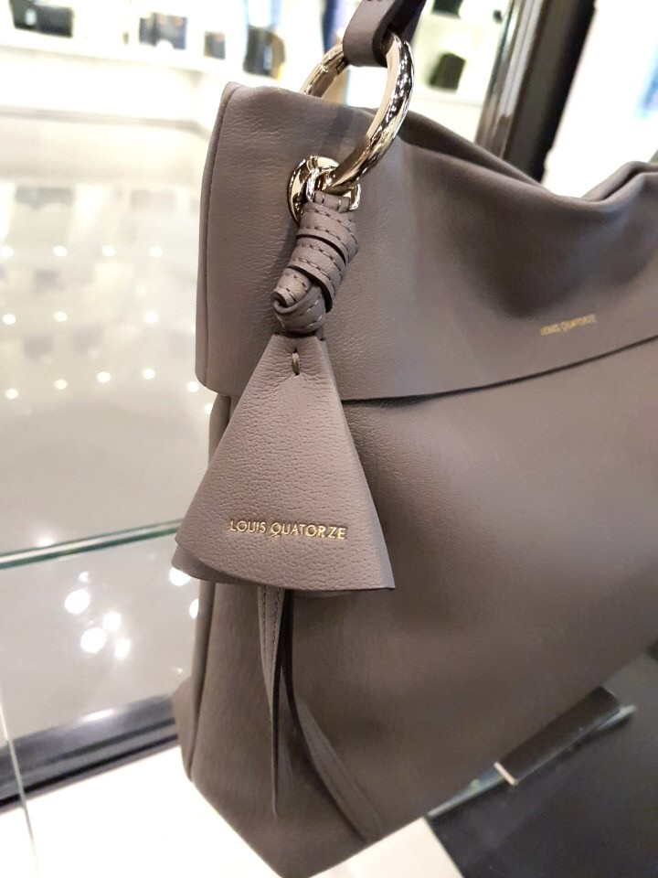 <b><p>Louis Quatorze Feminine and stylh shlder</p></b><b><p>ルイカトジュ女性らしく洗練されたショルダーバッグHL3 LO21 TP高慢コーディネート魅力のあるス</p></b><br /><br /><p align='center'>