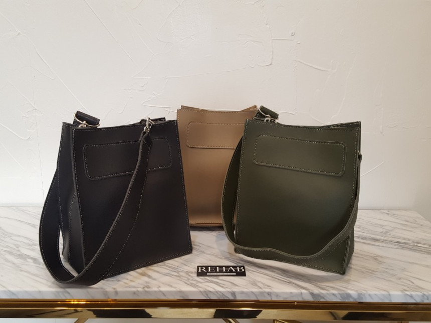 <b><p>Latte Square Bag</p></b><b><p>ラテスクエアバック</p></b><br /><br /><p align='center'>