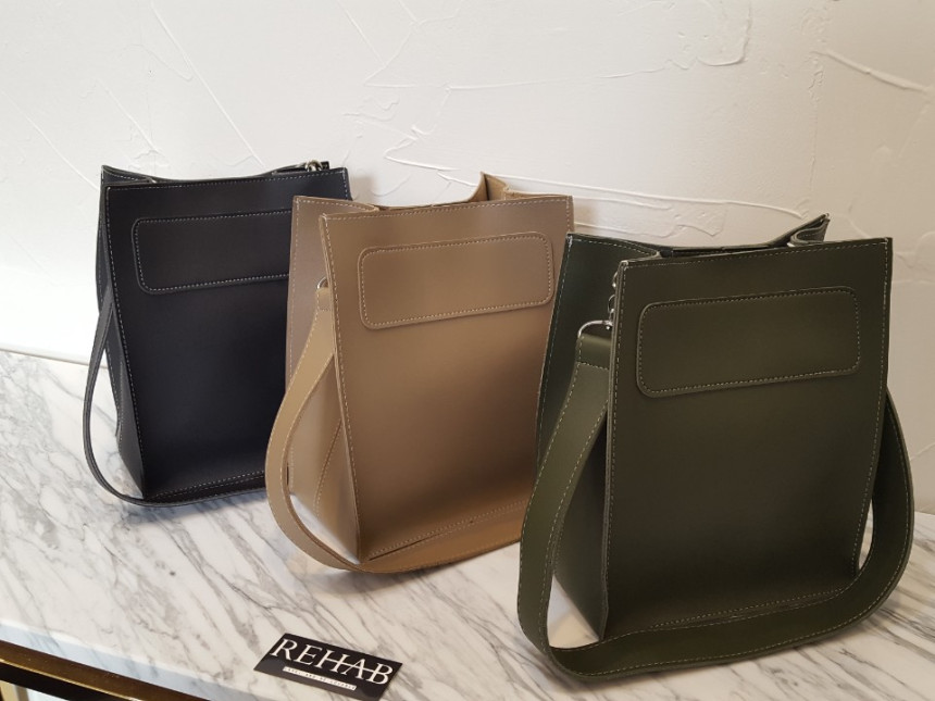 <b><p>Latte Square Bag</p></b><b><p>ラテスクエアバック</p></b><br /><br /><p align='center'>