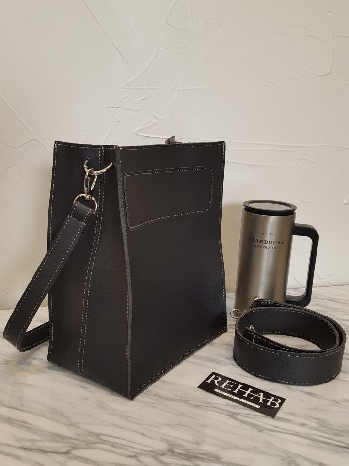 <b><p>Latte Square Bag</p></b><b><p>ラテスクエアバック</p></b><br /><br /><p align='center'>