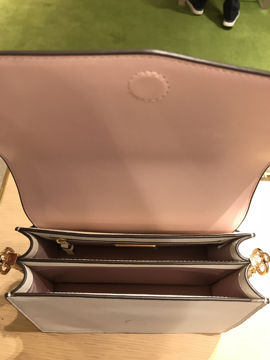 <b><p>Torii Birch Ronson Cvertible Should Bag TB83D3LR21</p></b><b><p>トリーバーチロビンソンコンバーチブルショルダーバッグTB83D3LR21ベーシックスタイルの魅力があ</p></b><br /><br /><p align='center'>