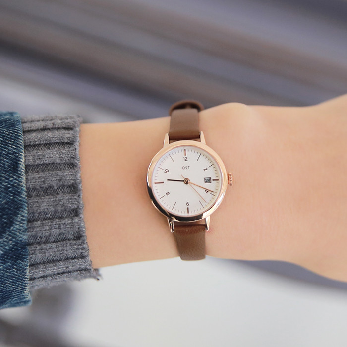 <b><p>OST Autumn Story Clock Women's leather</p></b><b><p>OST 秋ストーリー時計 女性革 学生手首 ブランド フレの贈り物 20代</p></b><br /><br /><p align='center'>