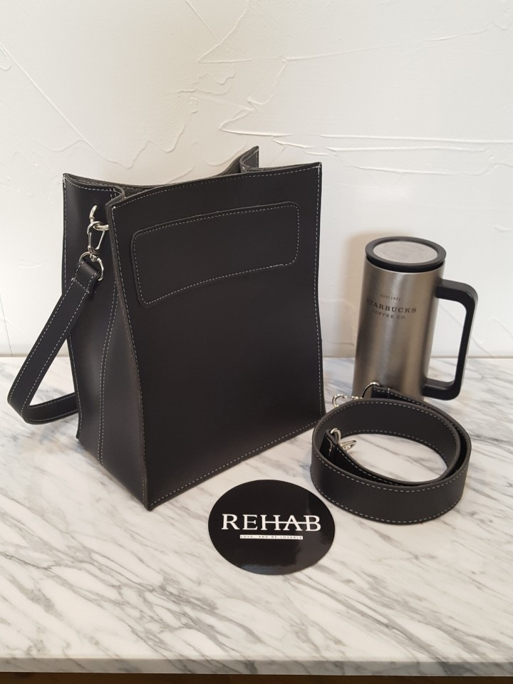 <b><p>Latte Square Bag</p></b><b><p>ラテスクエアバック</p></b><br /><br /><p align='center'>