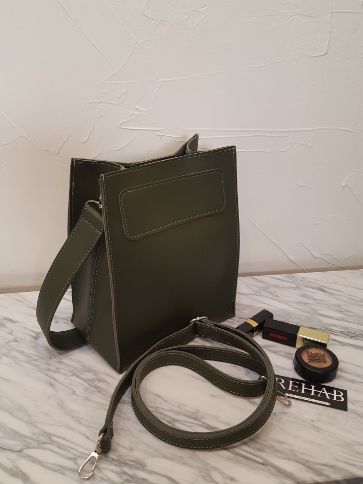 <b><p>Latte Square Bag</p></b><b><p>ラテスクエアバック</p></b><br /><br /><p align='center'>