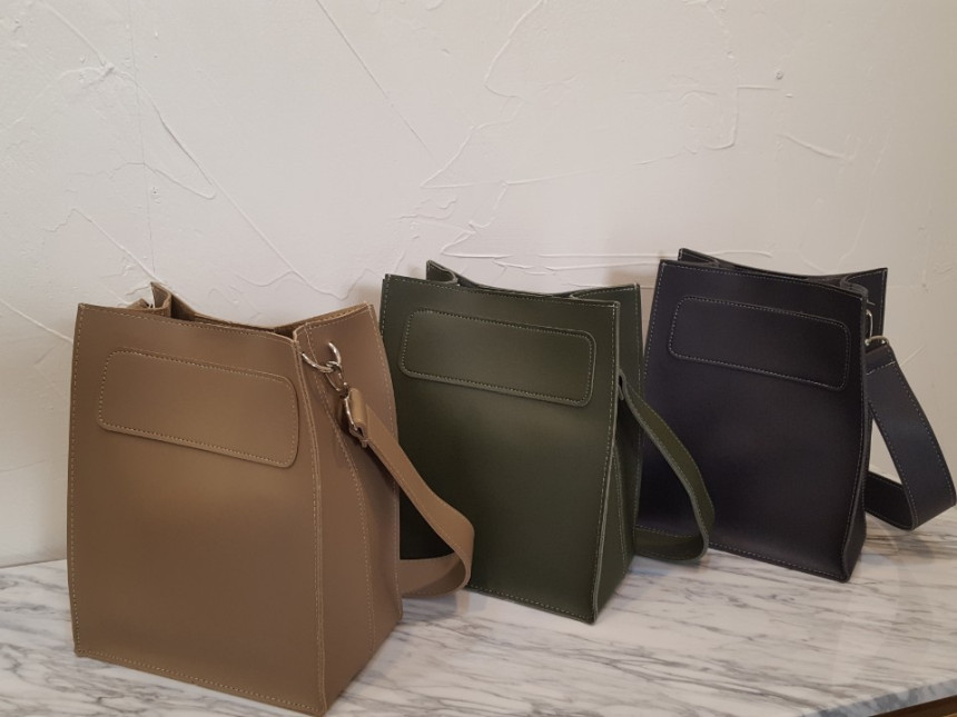 <b><p>Latte Square Bag</p></b><b><p>ラテスクエアバック</p></b><br /><br /><p align='center'>