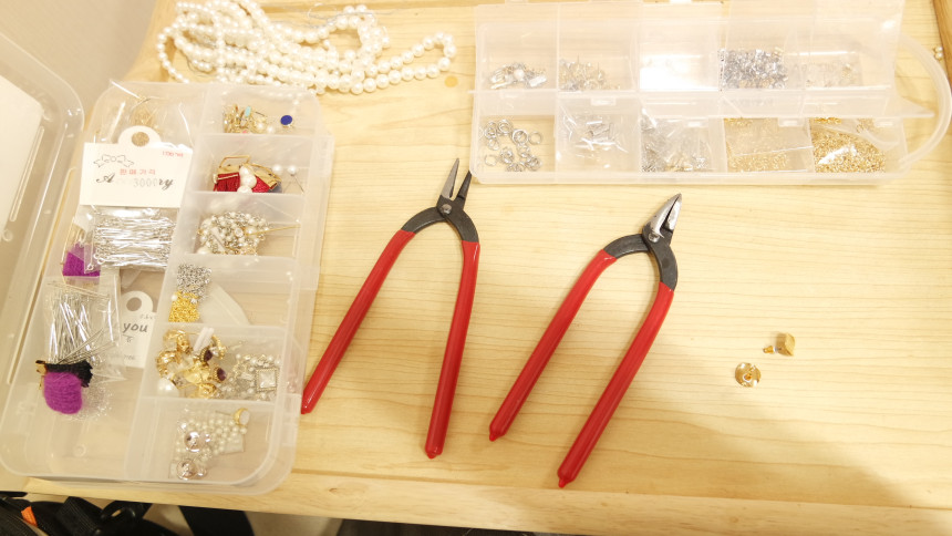 <b><p>Pearl Drop ring handmade crystal Mother-Daughter</p></b><b><p>真珠 ドロップ イヤリング グィチ ハンドメイド クリスタル 涙 螺鈿 タッセル</p></b><br /><br /><p align='center'>