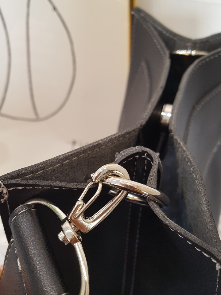 <b><p>Latte Square Bag</p></b><b><p>ラテスクエアバック</p></b><br /><br /><p align='center'>