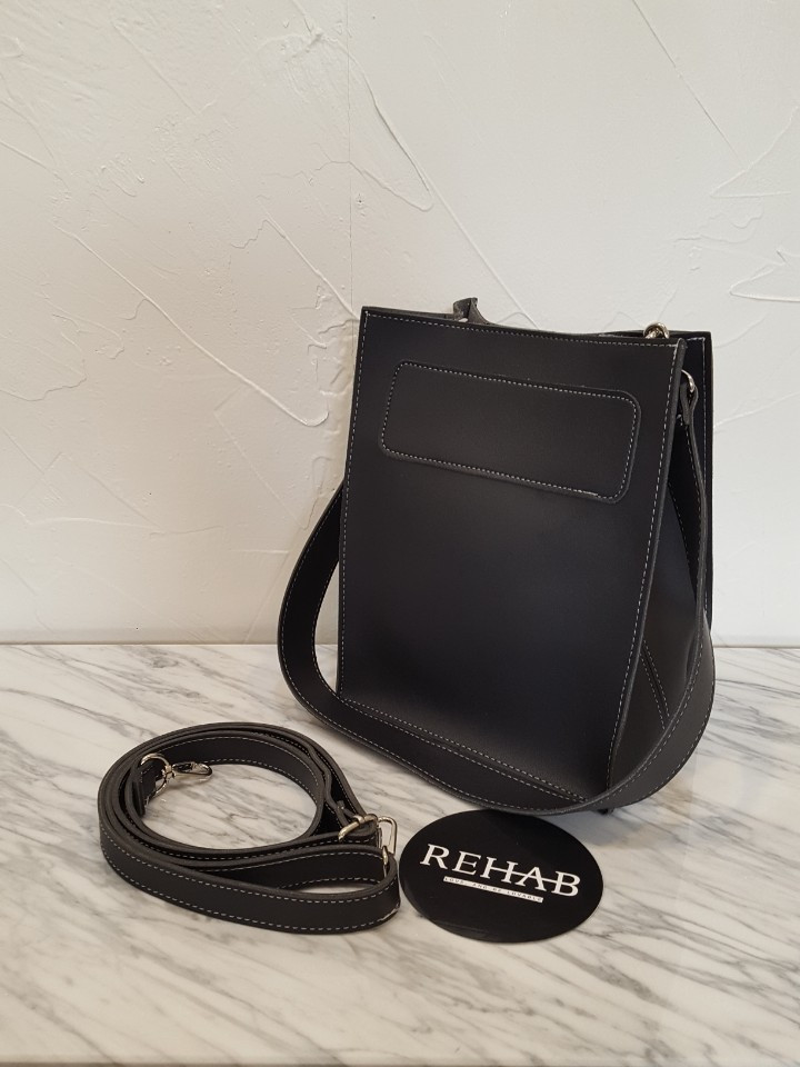 <b><p>Latte Square Bag</p></b><b><p>ラテスクエアバック</p></b><br /><br /><p align='center'>