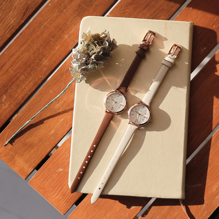 <b><p>OST Autumn Story Clock Women's leather</p></b><b><p>OST 秋ストーリー時計 女性革 学生手首 ブランド フレの贈り物 20代</p></b><br /><br /><p align='center'>