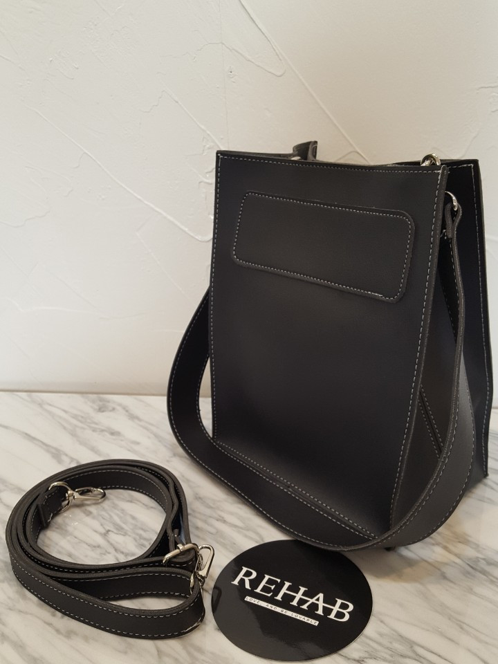 <b><p>Latte Square Bag</p></b><b><p>ラテスクエアバック</p></b><br /><br /><p align='center'>