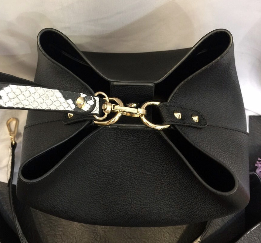 <b><p>Double strap embroidered bucket bag Casual</p></b><b><p>ダブルストラップボクジョリバケットバックカジュアルポケットバッグカジュアル女性バック収納力良いデイリ</p></b><br /><br /><p align='center'>