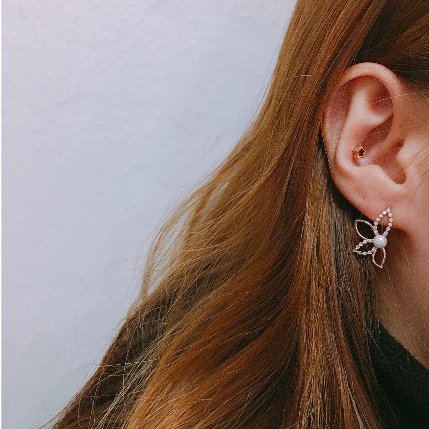 <b><p>Luce Ra earrings LKJ1107 attractive Emional</p></b><b><p>ルーチェ ロタイヤリング LKJ1107 魅力的な 女心を刺激 女性が好きなギフト</p></b><br /><br /><p align='center'>