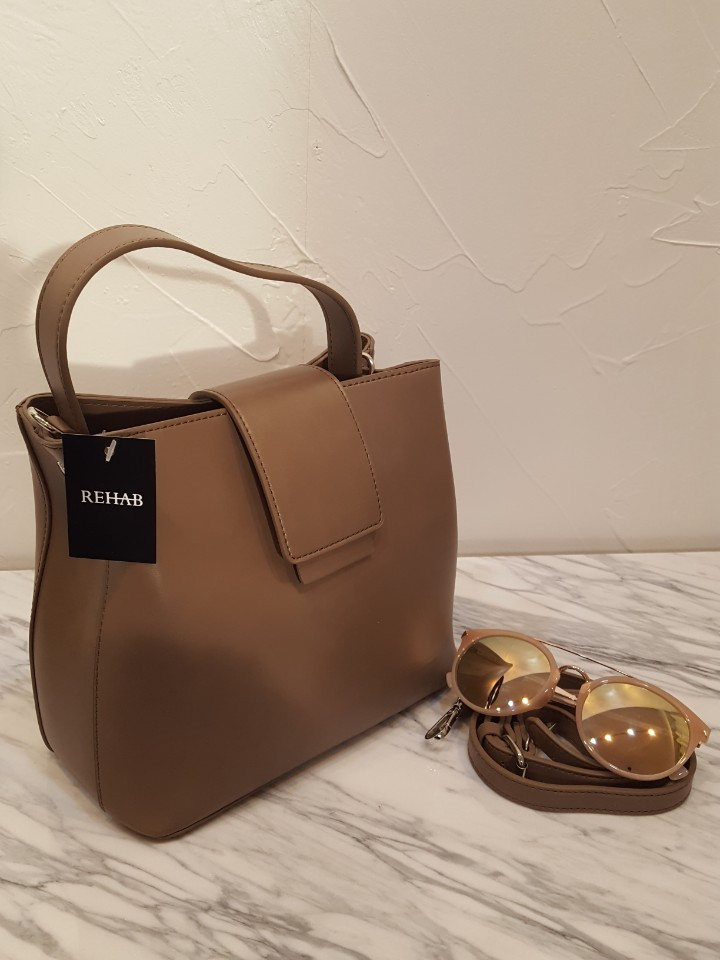 <b><p>Lois back</p></b><b><p>ロイスバック</p></b><br /><br /><p align='center'>