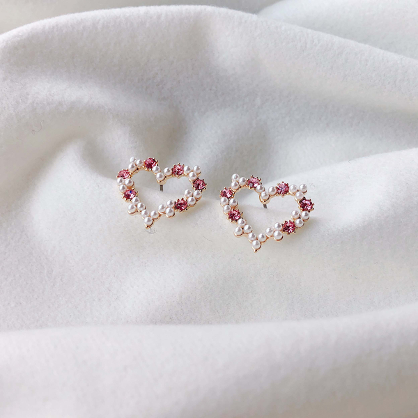 <b><p>Sugar Pel Cubic Het Erings 5col sp handmade</p></b><b><p>シュガー 真珠 キュービック ハートピアス 5色 春 ハンドメイド ディテールがきれい</p></b><br /><br /><p align='center'>