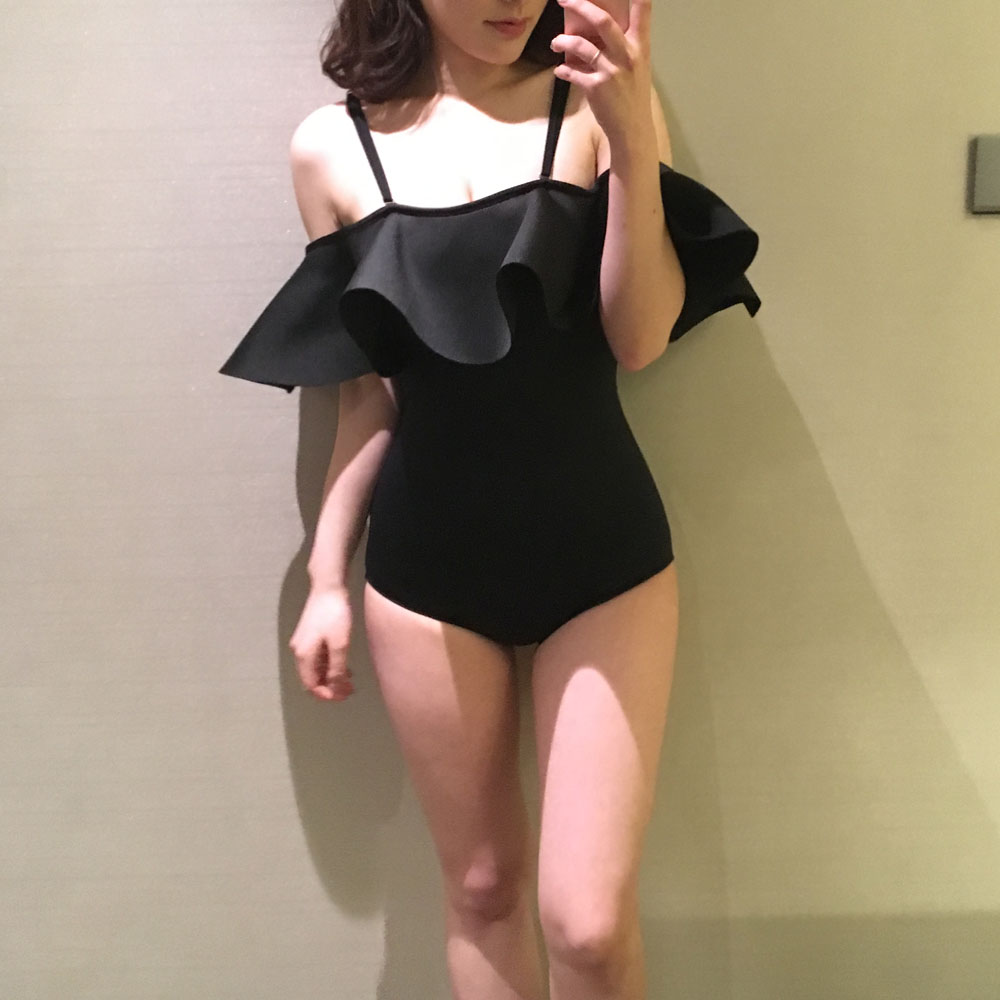 <b><p>Neoprene black Frill Shoulder Monokini Fem</p></b><b><p>ネオプレン ブラック フリル ショルダー モノキニ 女性らしい非 30代 清純な非</p></b><br /><br /><p align='center'>