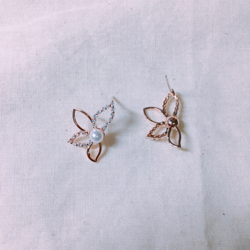 <b><p>Luce Ra earrings LKJ1107 attractive Emional</p></b><b><p>ルーチェ ロタイヤリング LKJ1107 魅力的な 女心を刺激 女性が好きなギフト</p></b><br /><br /><p align='center'>