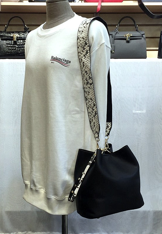 <b><p>Double strap embroidered bucket bag Casual</p></b><b><p>ダブルストラップボクジョリバケットバックカジュアルポケットバッグカジュアル女性バック収納力良いデイリ</p></b><br /><br /><p align='center'>