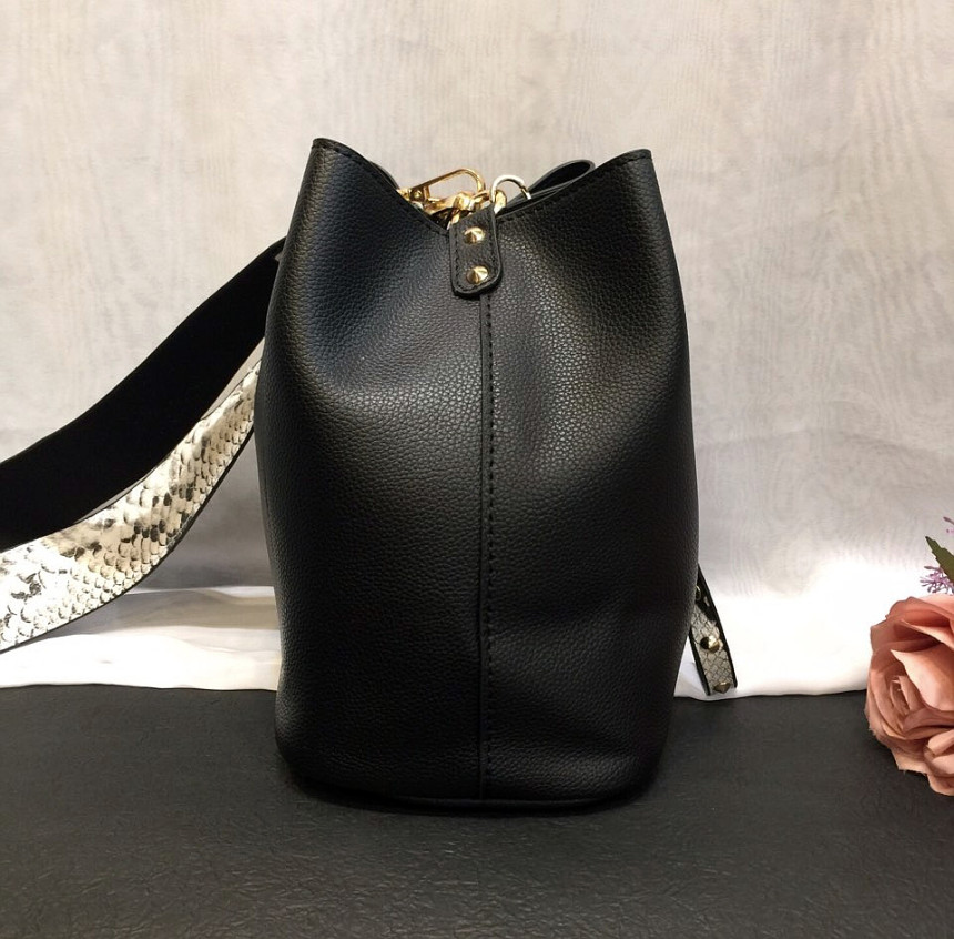 <b><p>Double strap embroidered bucket bag Casual</p></b><b><p>ダブルストラップボクジョリバケットバックカジュアルポケットバッグカジュアル女性バック収納力良いデイリ</p></b><br /><br /><p align='center'>