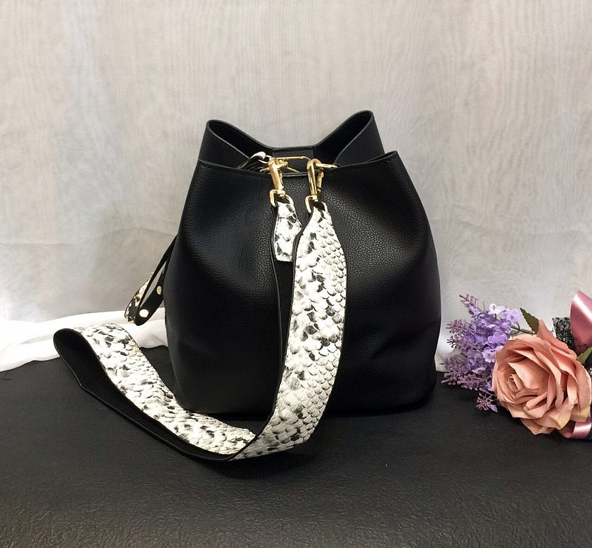 <b><p>Double strap embroidered bucket bag Casual</p></b><b><p>ダブルストラップボクジョリバケットバックカジュアルポケットバッグカジュアル女性バック収納力良いデイリ</p></b><br /><br /><p align='center'>