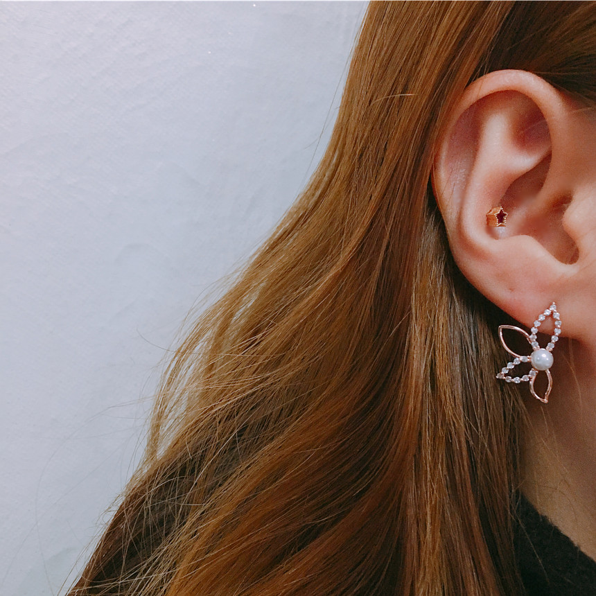 <b><p>Luce Ra earrings LKJ1107 attractive Emional</p></b><b><p>ルーチェ ロタイヤリング LKJ1107 魅力的な 女心を刺激 女性が好きなギフト</p></b><br /><br /><p align='center'>