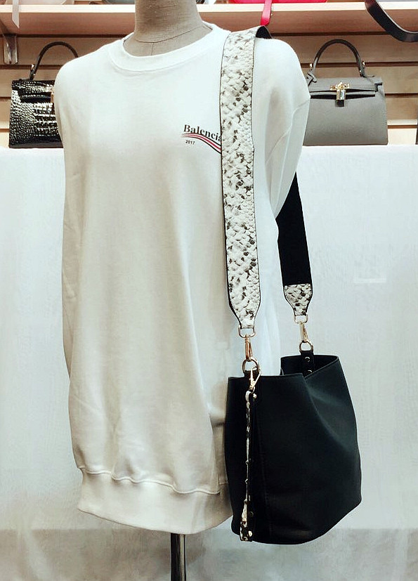 <b><p>Double strap embroidered bucket bag Casual</p></b><b><p>ダブルストラップボクジョリバケットバックカジュアルポケットバッグカジュアル女性バック収納力良いデイリ</p></b><br /><br /><p align='center'>