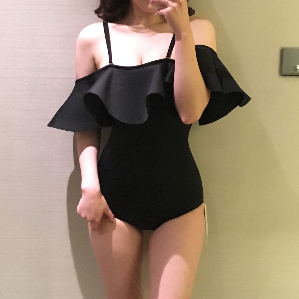 <b><p>Neoprene black Frill Shoulder Monokini Fem</p></b><b><p>ネオプレン ブラック フリル ショルダー モノキニ 女性らしい非 30代 清純な非</p></b><br /><br /><p align='center'>
