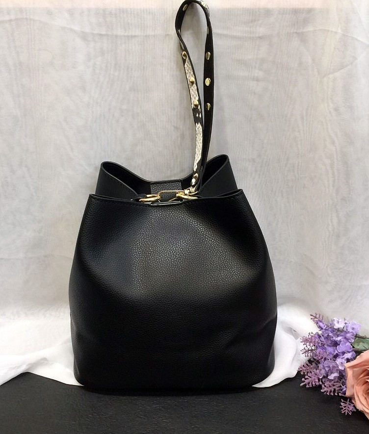 <b><p>Double strap embroidered bucket bag Casual</p></b><b><p>ダブルストラップボクジョリバケットバックカジュアルポケットバッグカジュアル女性バック収納力良いデイリ</p></b><br /><br /><p align='center'>