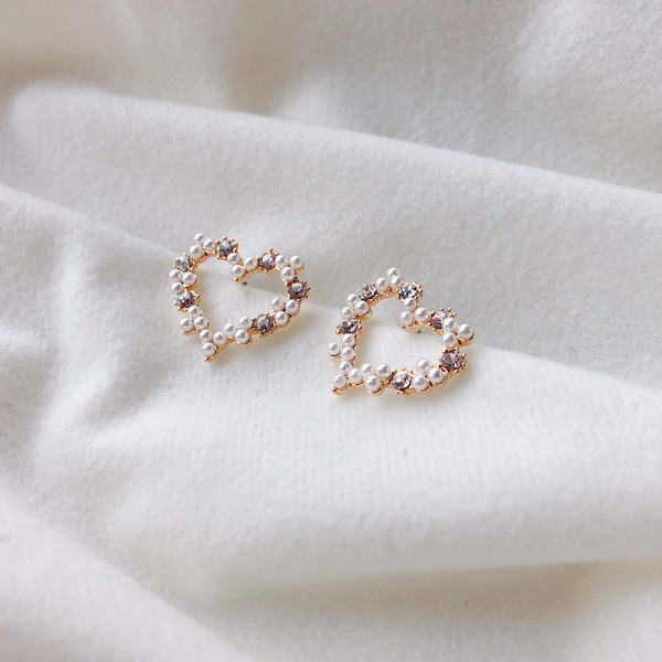 <b><p>Sugar Pel Cubic Het Erings 5col sp handmade</p></b><b><p>シュガー 真珠 キュービック ハートピアス 5色 春 ハンドメイド ディテールがきれい</p></b><br /><br /><p align='center'>