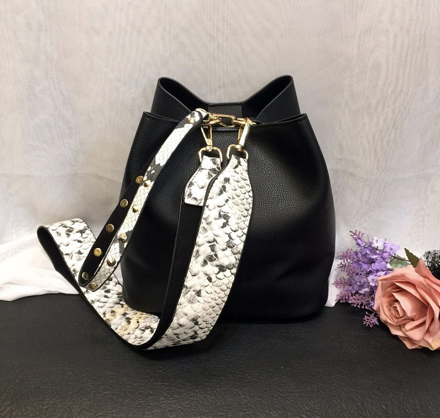 <b><p>Double strap embroidered bucket bag Casual</p></b><b><p>ダブルストラップボクジョリバケットバックカジュアルポケットバッグカジュアル女性バック収納力良いデイリ</p></b><br /><br /><p align='center'>