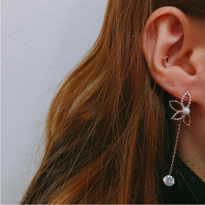 <b><p>Luce Ra earrings LKJ1107 attractive Emional</p></b><b><p>ルーチェ ロタイヤリング LKJ1107 魅力的な 女心を刺激 女性が好きなギフト</p></b><br /><br /><p align='center'>