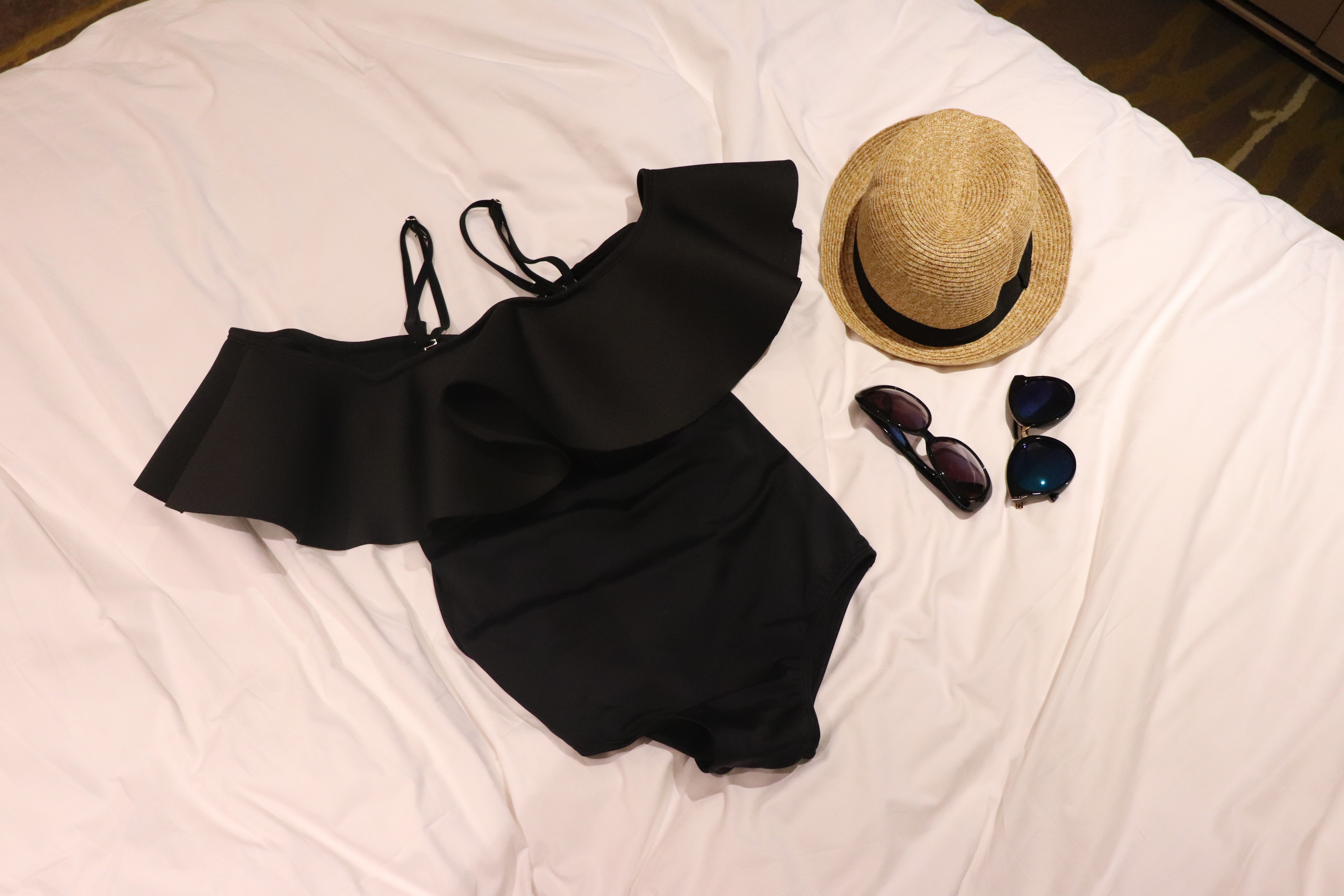 <b><p>Neoprene black Frill Shoulder Monokini Fem</p></b><b><p>ネオプレン ブラック フリル ショルダー モノキニ 女性らしい非 30代 清純な非</p></b><br /><br /><p align='center'>