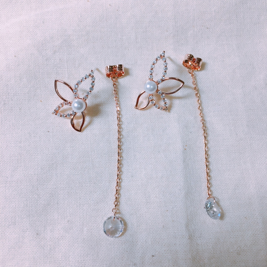 <b><p>Luce Ra earrings LKJ1107 attractive Emional</p></b><b><p>ルーチェ ロタイヤリング LKJ1107 魅力的な 女心を刺激 女性が好きなギフト</p></b><br /><br /><p align='center'>