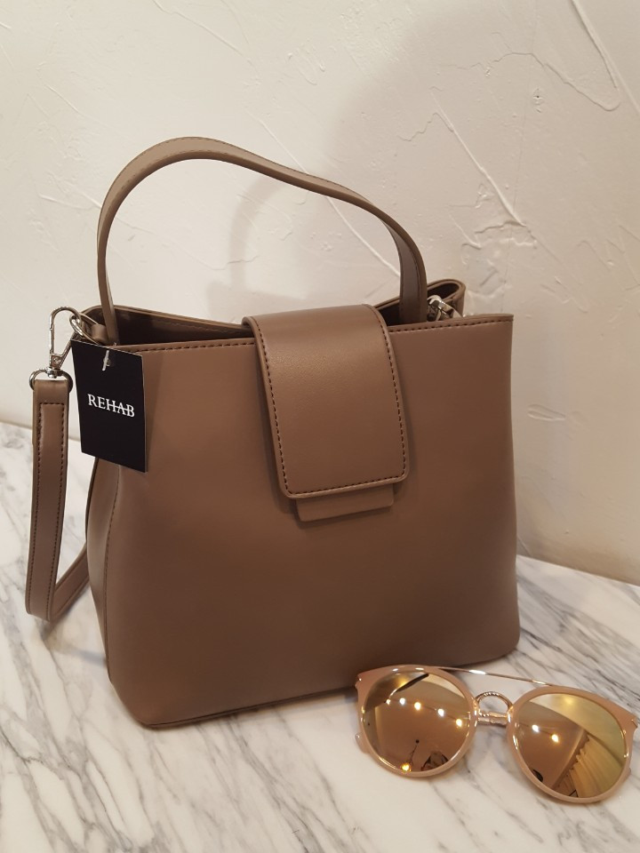 <b><p>Lois back</p></b><b><p>ロイスバック</p></b><br /><br /><p align='center'>