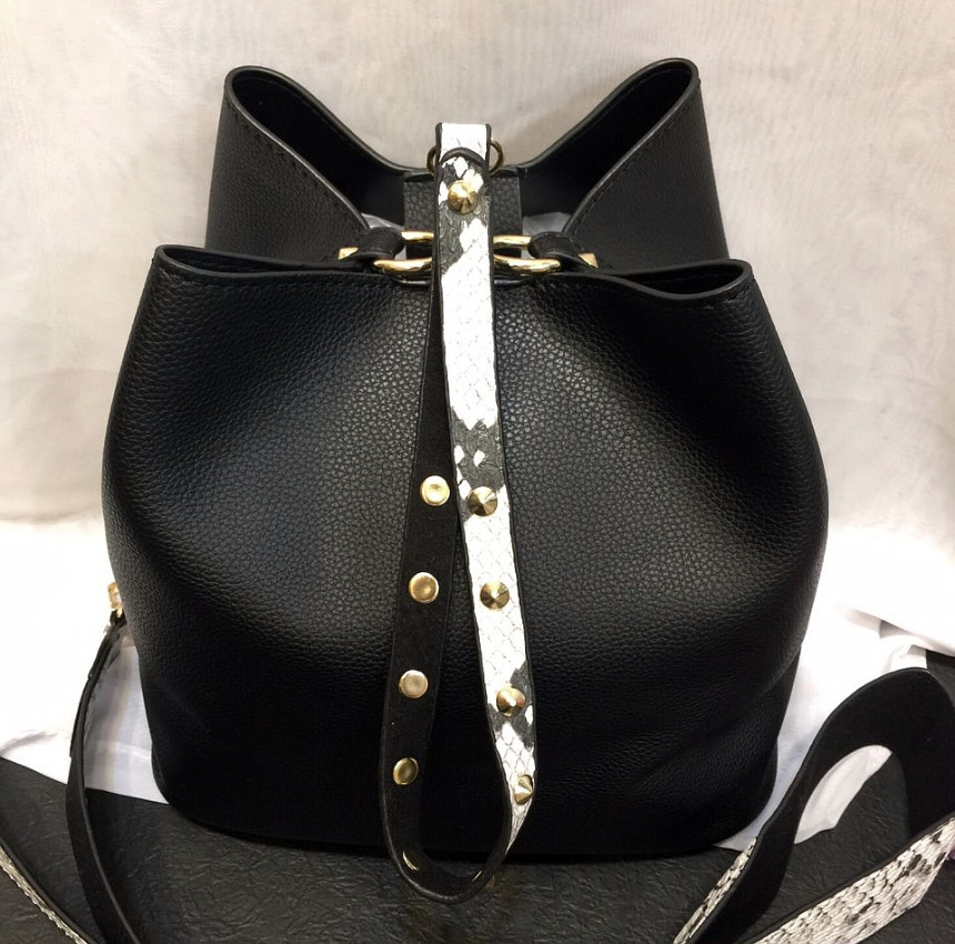 <b><p>Double strap embroidered bucket bag Casual</p></b><b><p>ダブルストラップボクジョリバケットバックカジュアルポケットバッグカジュアル女性バック収納力良いデイリ</p></b><br /><br /><p align='center'>