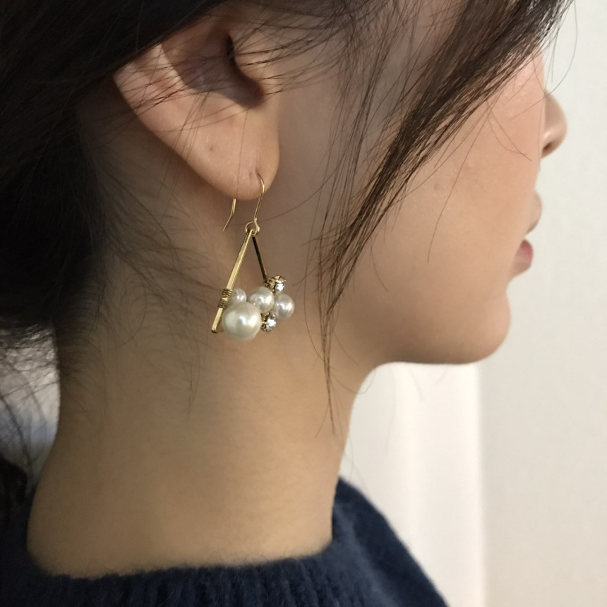 <b><p>Blue Pearl cubic Drop Erings Stylish se Female</p></b><b><p>清らか パールキュービック ドロップイヤリング 魅力のあるスタイル 女性コーディネート</p></b><br /><br /><p align='center'>