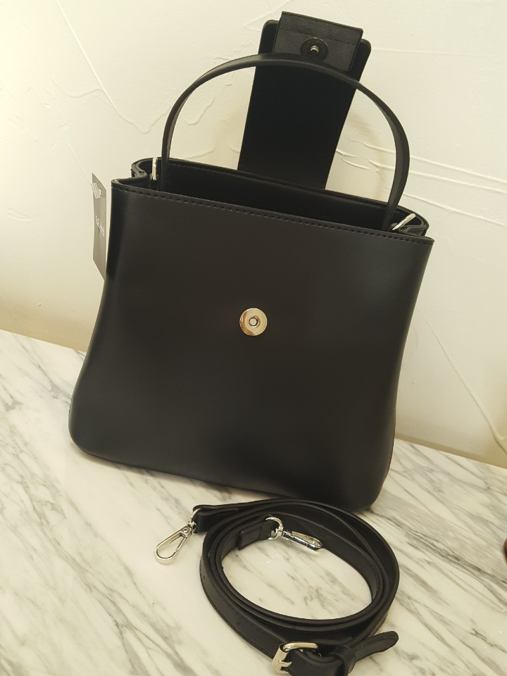 <b><p>Lois back</p></b><b><p>ロイスバック</p></b><br /><br /><p align='center'>