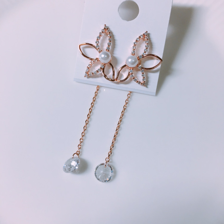 <b><p>Luce Ra earrings LKJ1107 attractive Emional</p></b><b><p>ルーチェ ロタイヤリング LKJ1107 魅力的な 女心を刺激 女性が好きなギフト</p></b><br /><br /><p align='center'>