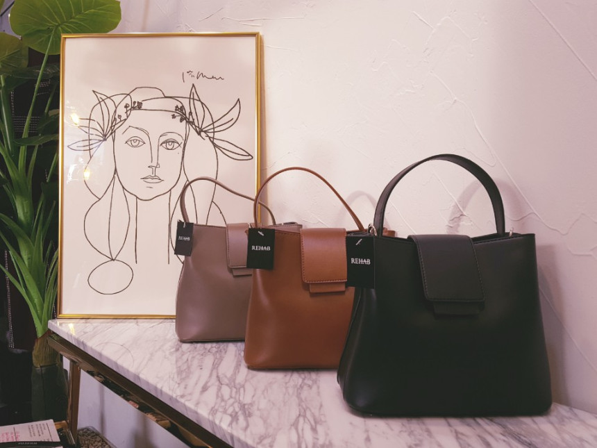 <b><p>Lois back</p></b><b><p>ロイスバック</p></b><br /><br /><p align='center'>