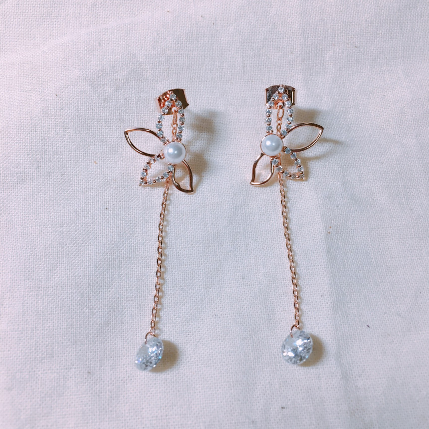 <b><p>Luce Ra earrings LKJ1107 attractive Emional</p></b><b><p>ルーチェ ロタイヤリング LKJ1107 魅力的な 女心を刺激 女性が好きなギフト</p></b><br /><br /><p align='center'>