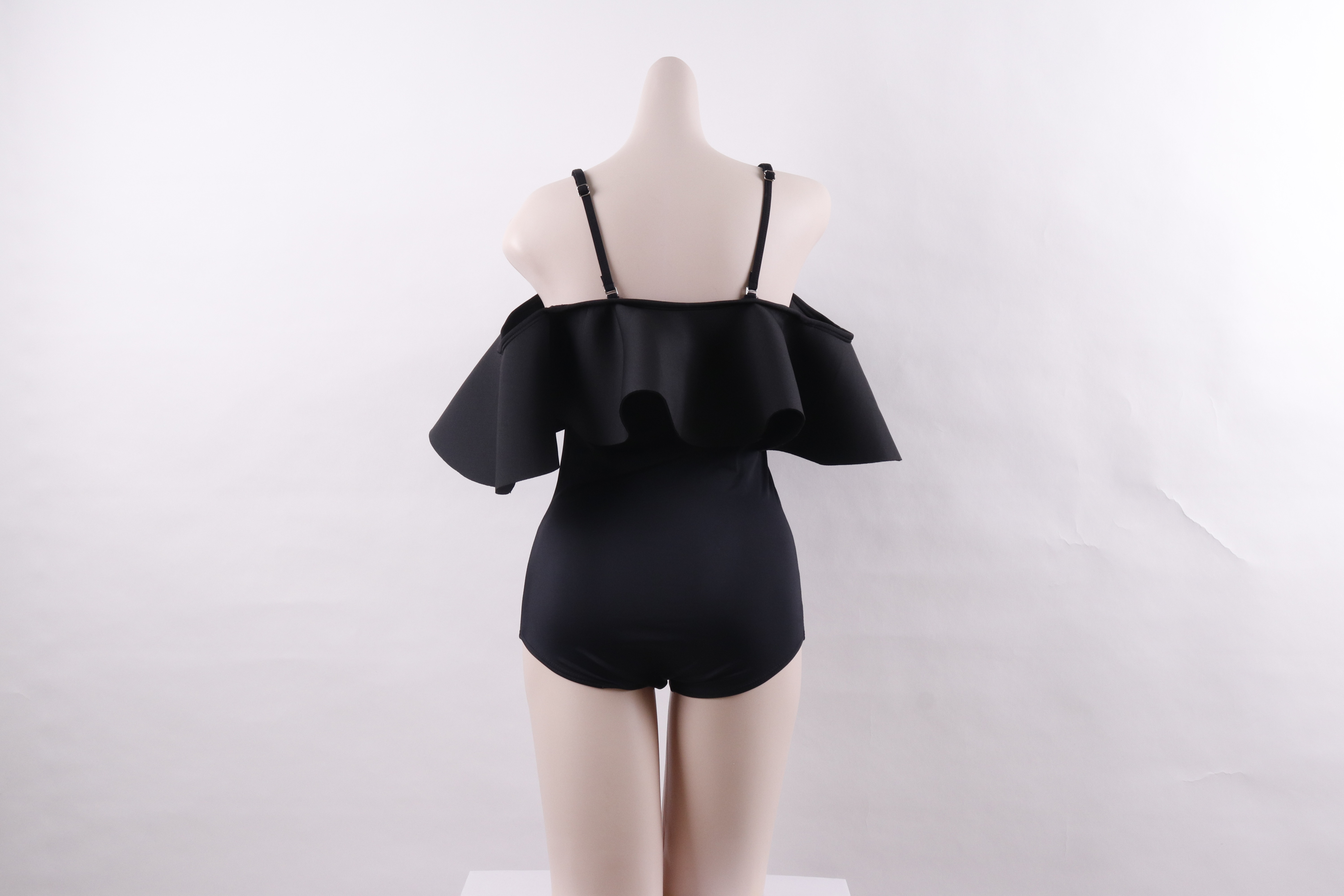 <b><p>Neoprene black Frill Shoulder Monokini Fem</p></b><b><p>ネオプレン ブラック フリル ショルダー モノキニ 女性らしい非 30代 清純な非</p></b><br /><br /><p align='center'>