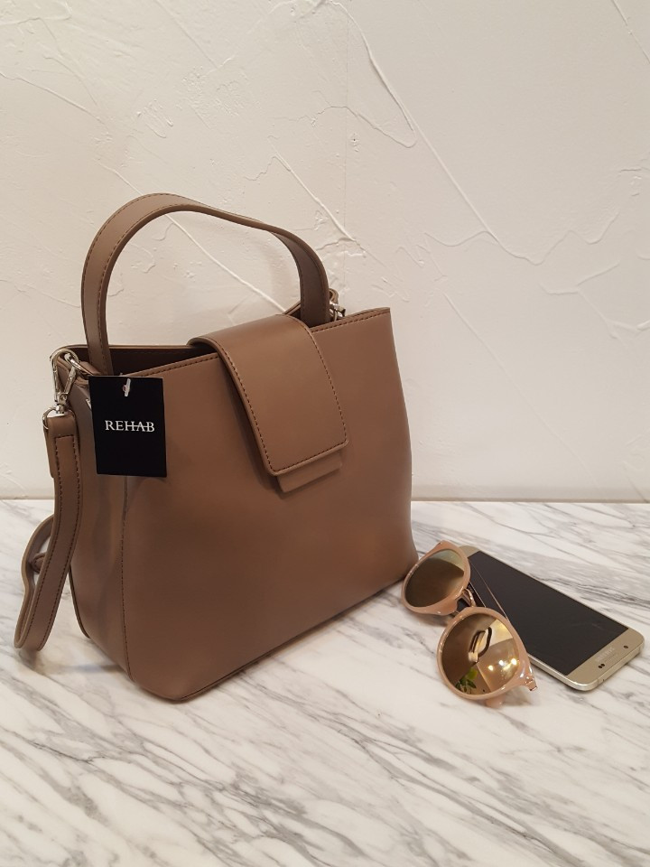 <b><p>Lois back</p></b><b><p>ロイスバック</p></b><br /><br /><p align='center'>