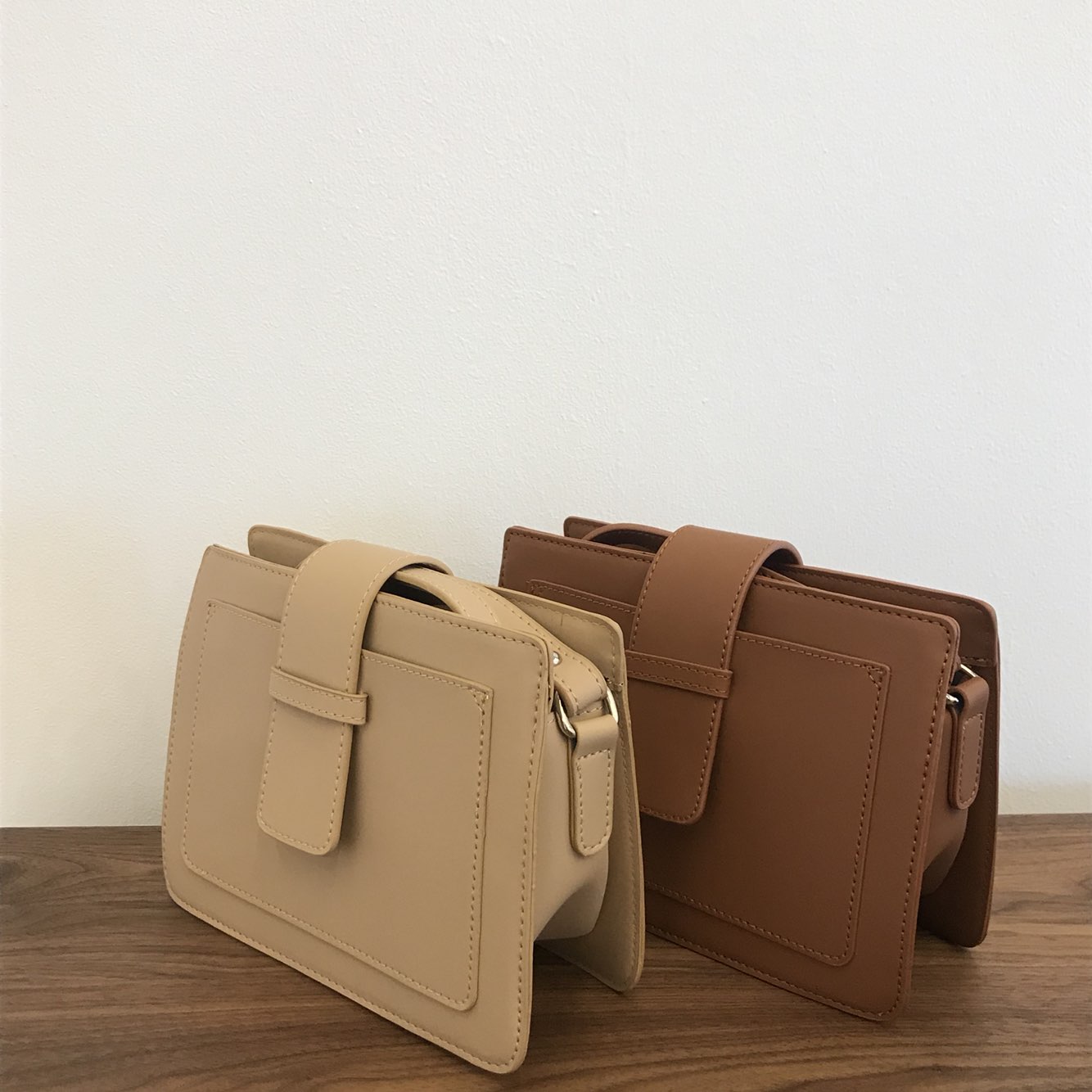 <b><p>Simple shoulder bag Women's 30s Coordination</p></b><b><p>シンプルショルダーバッグの女性のバッグ30代コーディネート、春のファッションデイリーレザー</p></b><br /><br /><p align='center'>