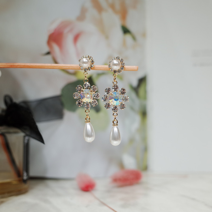 <b><p>Flower field I Pearl drop ring</p></b><b><p>花畑には 私 パールドロップ イヤリング</p></b><br /><br /><p align='center'>