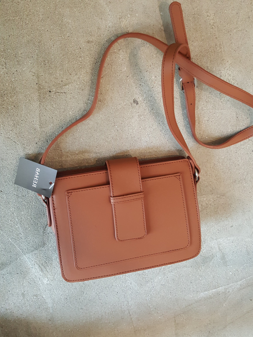 <b><p>Marie Sque Bag</p></b><b><p>マリースクエアバック</p></b><br /><br /><p align='center'>