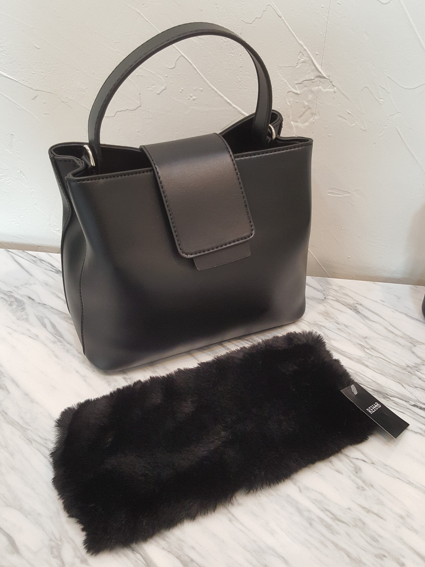 <b><p>Lois back</p></b><b><p>ロイスバック</p></b><br /><br /><p align='center'>