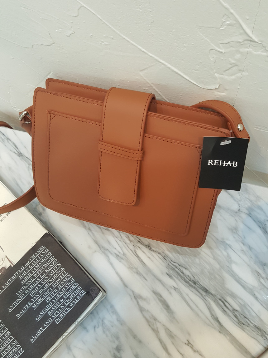 <b><p>Marie Sque Bag</p></b><b><p>マリースクエアバック</p></b><br /><br /><p align='center'>