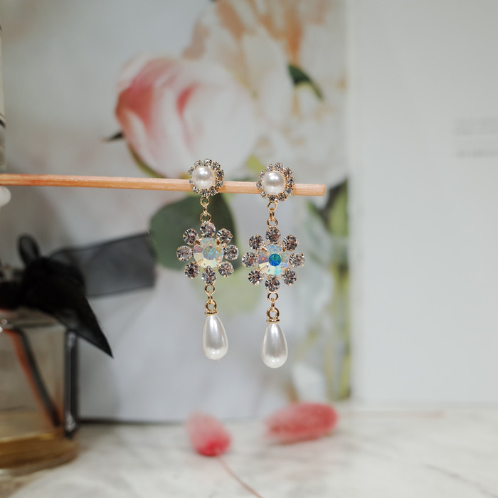 <b><p>Flower field I Pearl drop ring</p></b><b><p>花畑には 私 パールドロップ イヤリング</p></b><br /><br /><p align='center'>