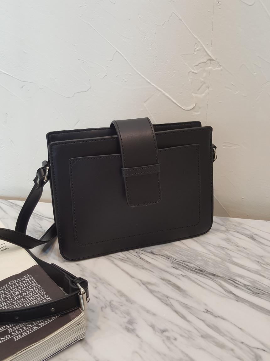 <b><p>Marie Sque Bag</p></b><b><p>マリースクエアバック</p></b><br /><br /><p align='center'>