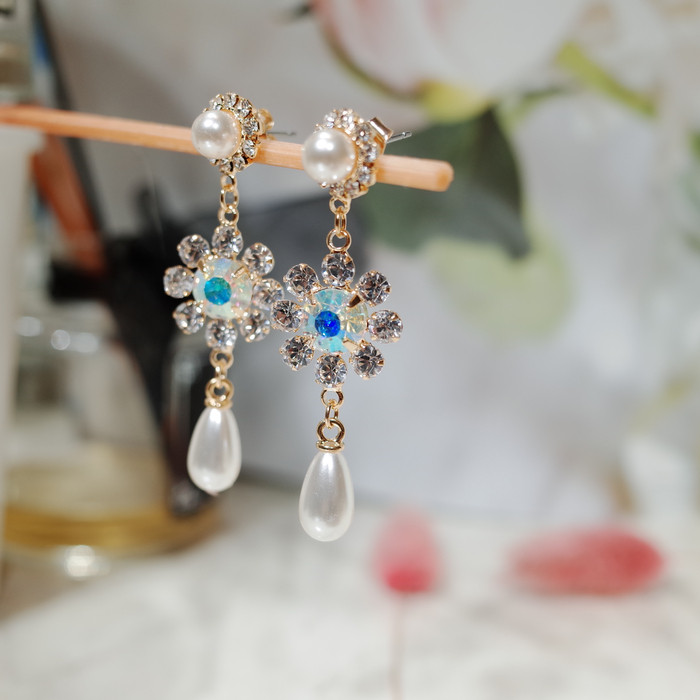 <b><p>Flower field I Pearl drop ring</p></b><b><p>花畑には 私 パールドロップ イヤリング</p></b><br /><br /><p align='center'>