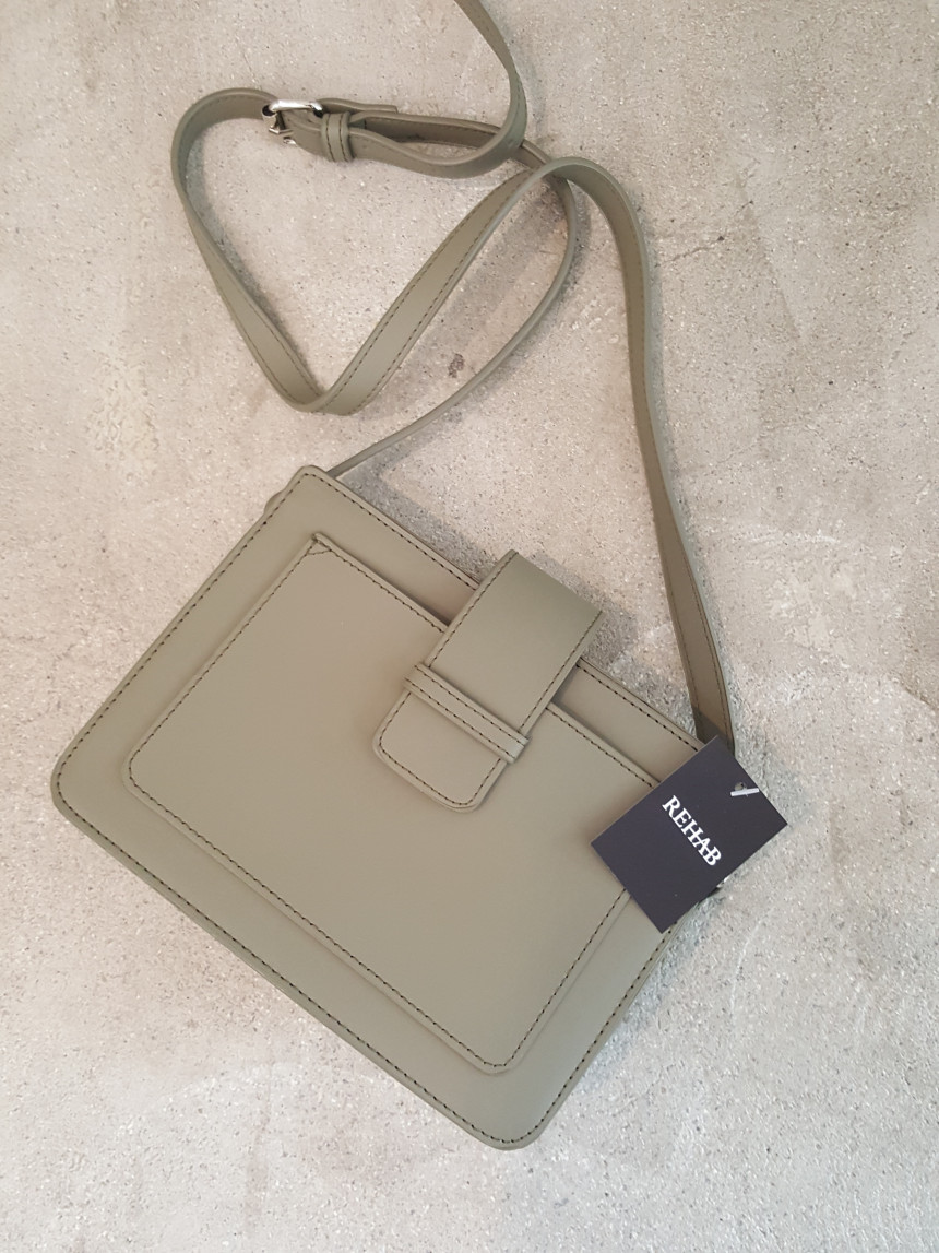 <b><p>Marie Sque Bag</p></b><b><p>マリースクエアバック</p></b><br /><br /><p align='center'>